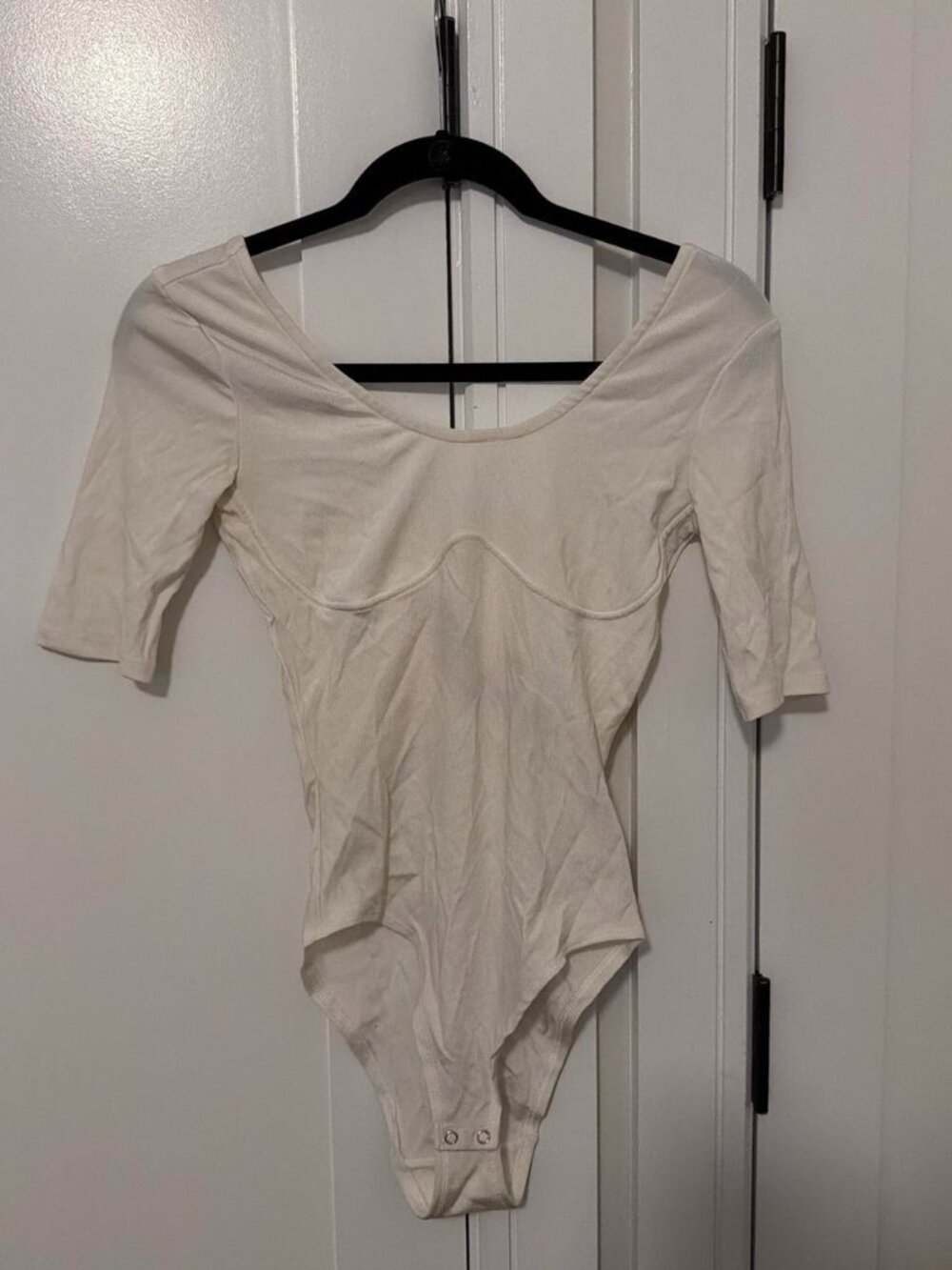 H&M white scoop neck bodysuit with short sleeves